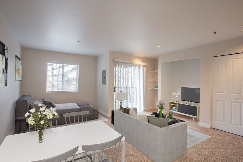 Miramonte Lodge Apartments, 12200 SE Mcloughlin Boulevard, Milwaukie